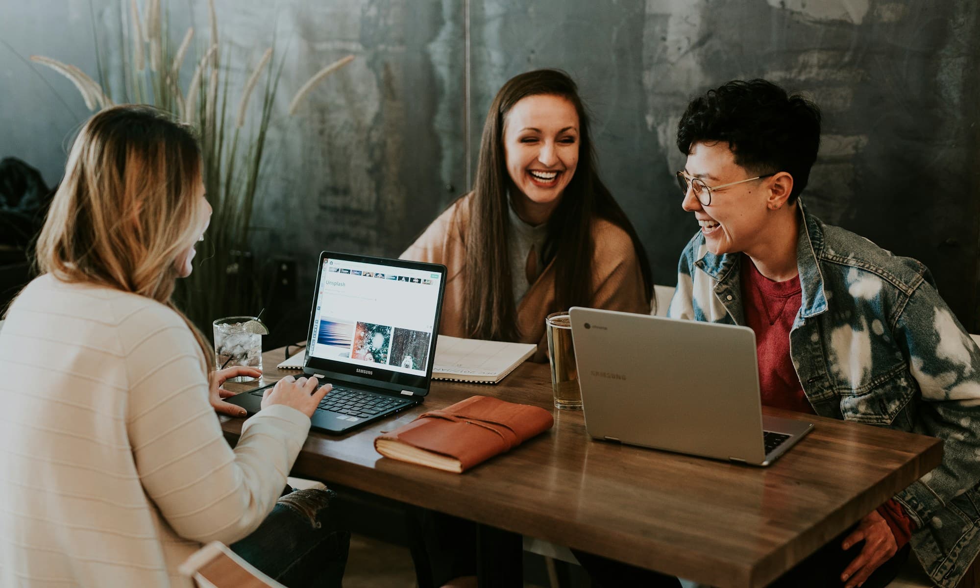 El equipo de Qoodex en una sesión de trabajo